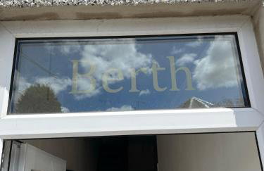 4-6 Guests in centre location with stunning views - Photo 38