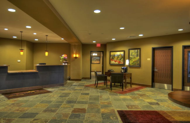 Trailhead Lodge - Photo 2