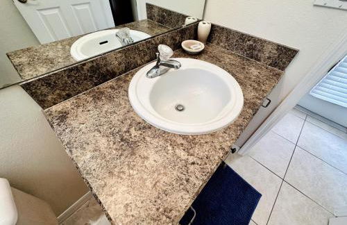 Spacious, Open Layout And Pool Relaxation! - Foto 37