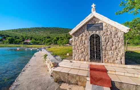 3 Bedroom Stunning Home In Modric - Photo 10