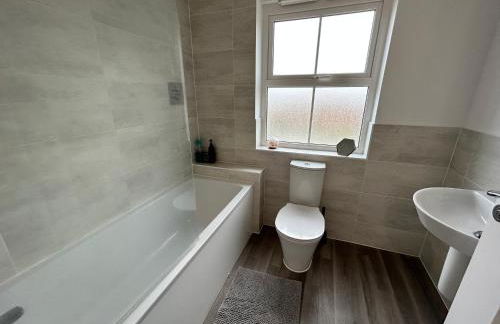 Modern 4 Bed - 2.5 Bathroom Home - Foto 11