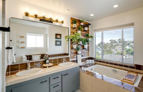 Seaside Home with Hot Tub and Patio Close to Beaches! - Foto 10