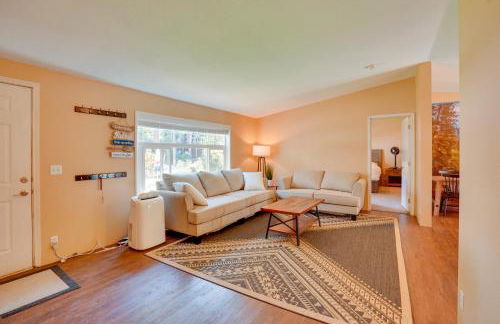 Lovely Detroit Home with Deck - Walk to Town! - Foto 5