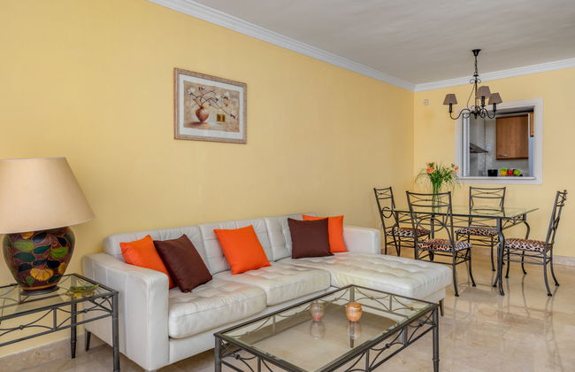 2 bedroom Apartment in Marbella with swimming pool and garden - Photo 22