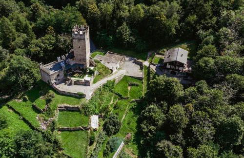 FOPPOLI CASTLE, PRIVATE 11th CENTURY FORTRESS WITH PANORAMIC VIEW, SAUNA AND HOT TUB OVERLOOKING THE VALTELLINA - Foto 1