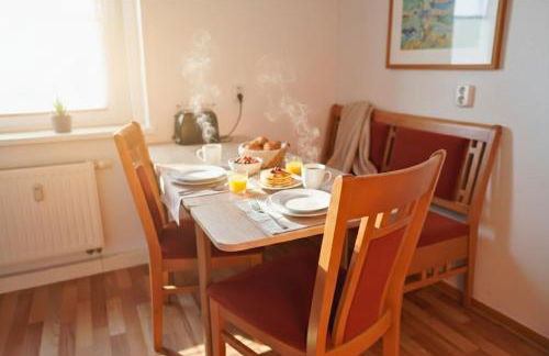 Modernes 5-Personen Apartment mit kostenlosen Parkplätzen, Boxspringbetten, WLAN, 3x TV, vollausgestatteter Küche - Foto 12