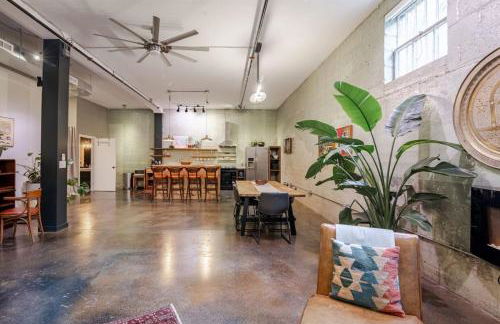 Modern City Loft Downtown Lynchburg VA LYH HUGE - Foto 26