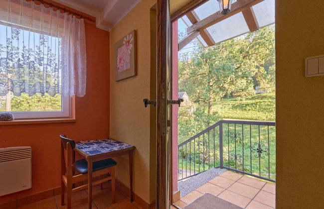 2 bedroom Apartment in Stárkov with swimming pool and garden - Photo 18