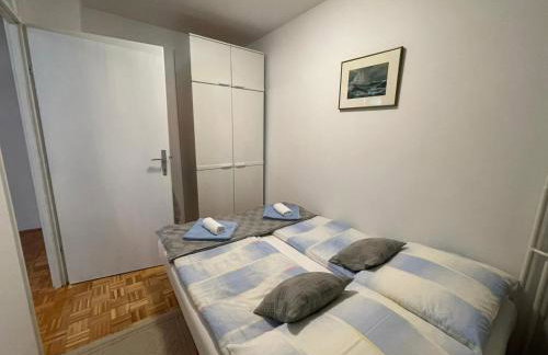 Ami-go/ Blizu zračne luke Zagreb - Foto 11