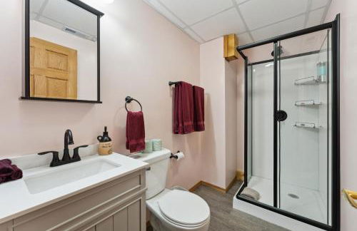 Dog-friendly 6-acre 5BR 3BA home, game room, deck, Wisconsin Dells 10min - Foto 37