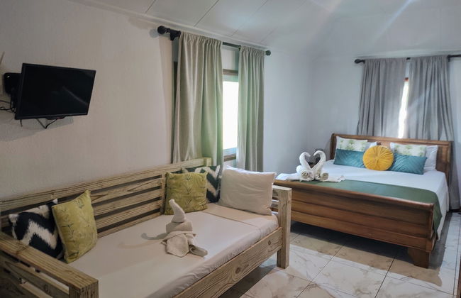 Lucy's guesthouse - Photo 18