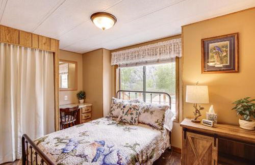 Creekside Cabin with Deck and Views in Panguitch! - Foto 17