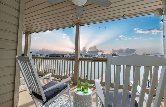 Cape Terrace Waterfront Oasis - Foto 1