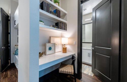 Business Ready -Fast WiFi -Onsite Parking - Foto 10