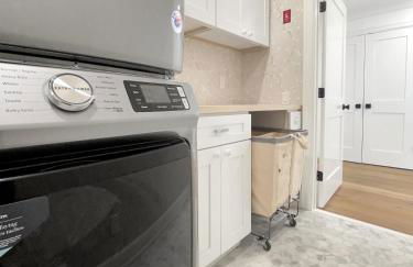 New Construction Modern Luxury Retreat w 6 Beds - Foto 63