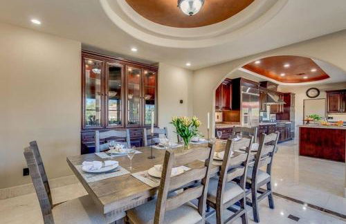 Estate Resort Style Oasis 6BDRM, 5.5 Bath Heated Pool with Misters - Foto 7