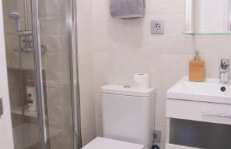 Apartamento Moderno con Piscina y Aparcamiento - Foto 10