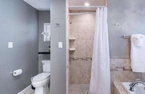 Family Retreat with Pool Fenced Yard AC - Foto 23