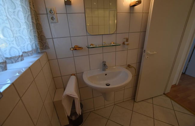 Tolstov-Hotels Generous 3 Room Apartment - Photo 42