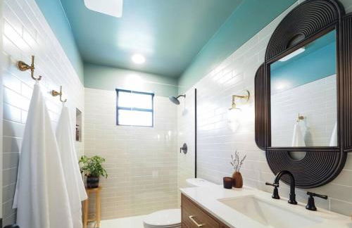 NEW Luxury Coastal Cottage w Pool Jupiter FL - Photo 18