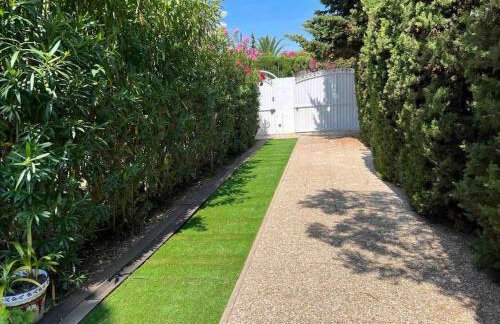 Chalet con piscina privada, parking y zona BBQ - Foto 6