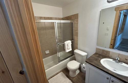 Spacious Modern Home with Game Room - Foto 43