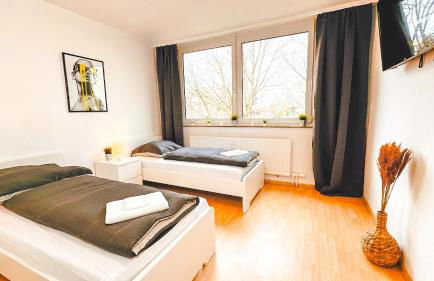 Monteurwohnung mit Balkon und Wohnzimmer - Foto 4
