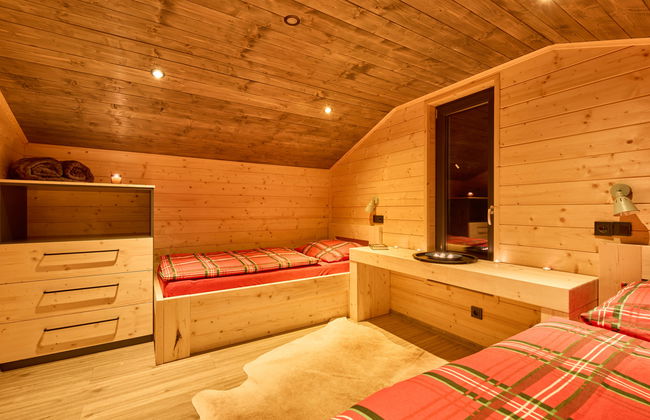 Luxe Timber Lodge & Pet Retreat - Photo 26