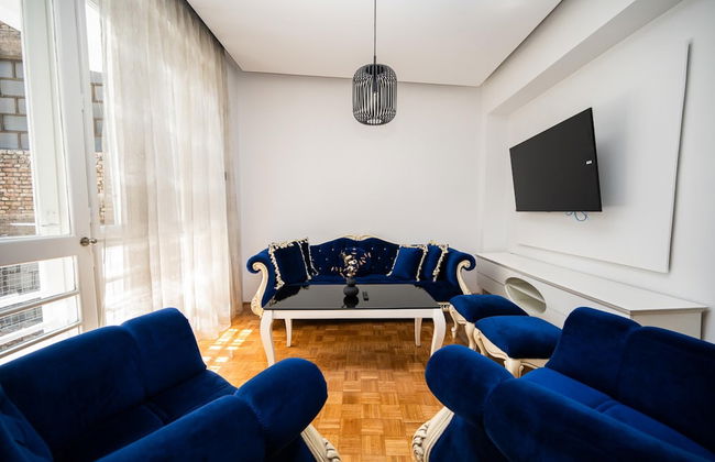 Design 150m2 Three-bedroom Apartment - Main Street - Foto 1