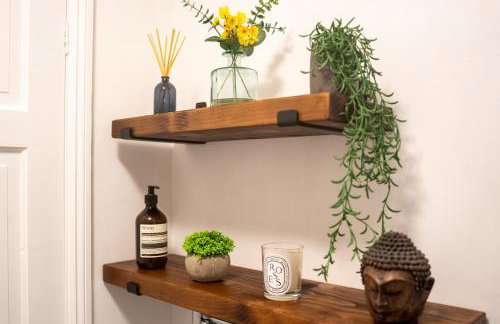 Ye Old Mill - Stylish cosy retreat with parking - Photo 20