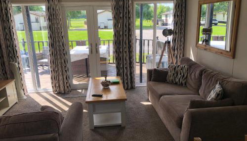 Bumblebee Lodge - Photo 3