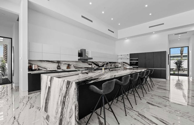 Sleeps 20 Pool, Hot Tub, & Pickleball Stay in Indio Bravo Villa #9 - Foto 30