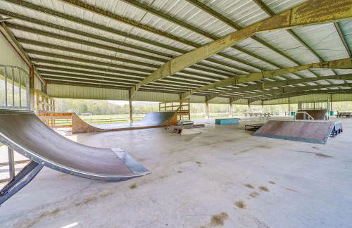 Hike and Fish Marlinton Cabin with Fire Pit and Views! - Foto 35