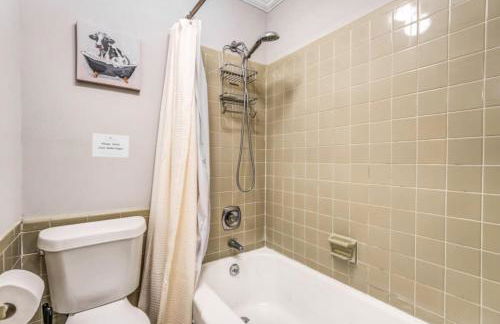 Near the Airport and Graceland Holmesdale Hideout - Foto 16