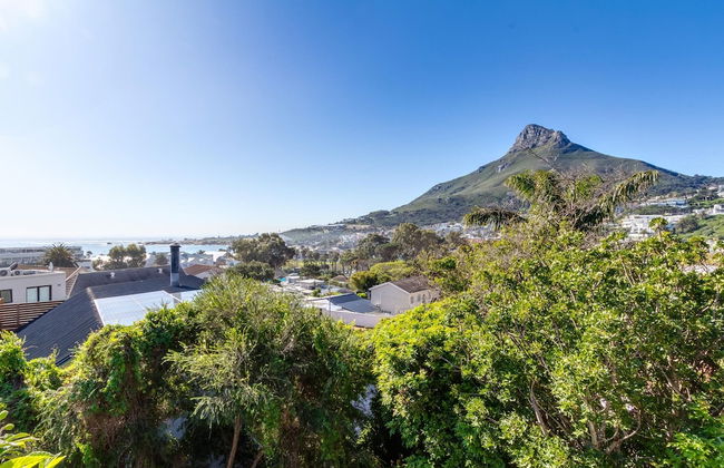 Spacious Apartment With Pool in Camps Bay - Photo 44