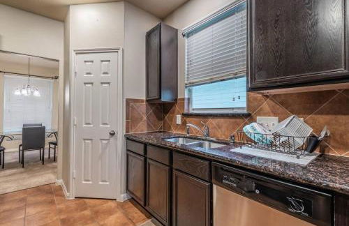 New Beautiful 4/BR Vacation Home - Photo 20