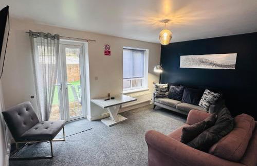 Barber House, Hoyland with two allocated parking spaces - Foto 1