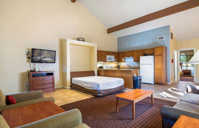 Roundhouse Resort - Photo 9