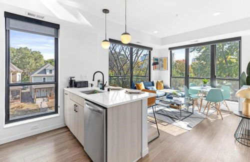 Lux 2BD Gym Rooftop Street Parking by DT UMN - Foto 12