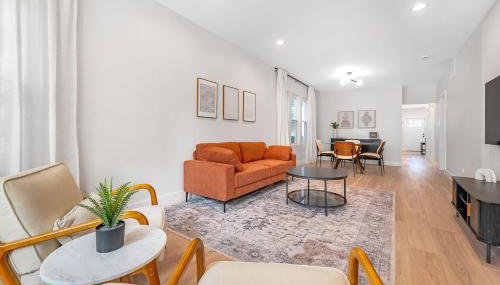 Modern 2BR Apartment with Free Parking in Avondale - Foto 2