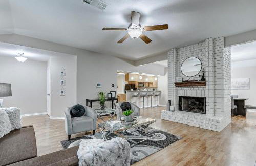 Pool & Spa! Whimsical Heart of The Woodlands - Foto 17