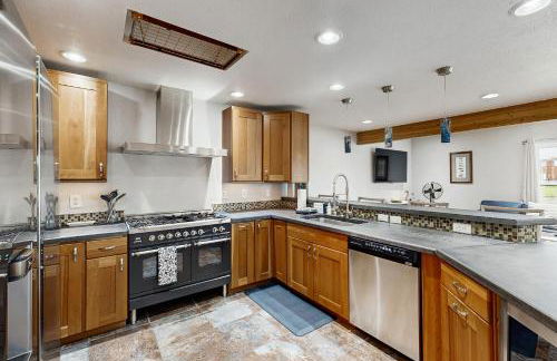 Campbell Lake Escape - Photo 12