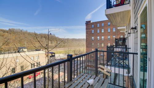 Walkable Lynchburg Condo with Private Balcony - Foto 3
