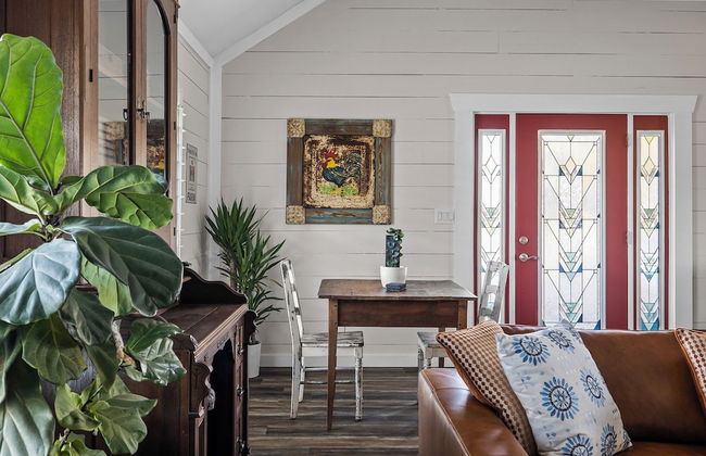 Kingsby Cottage - 1BR & Mountain Views - Photo 11