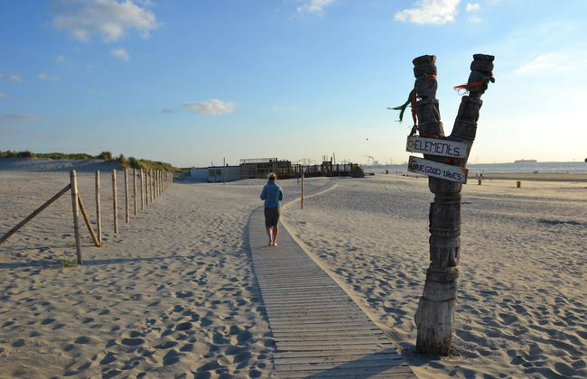Bungalow in South Holland With Unique Design - Photo 33