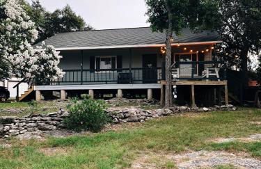 Lake View, Sleeps 8, HotTub, Firepit, Pet Friendly! - Foto 4