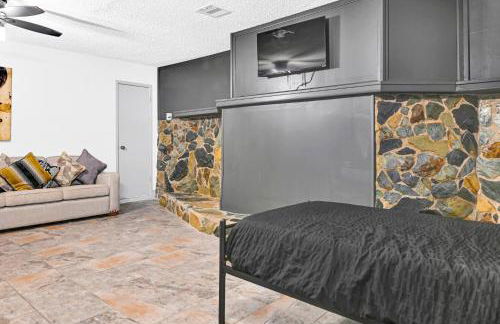 Updated 5BR Baytown Home | Sleeps 12 |Patio&Grill - Foto 10