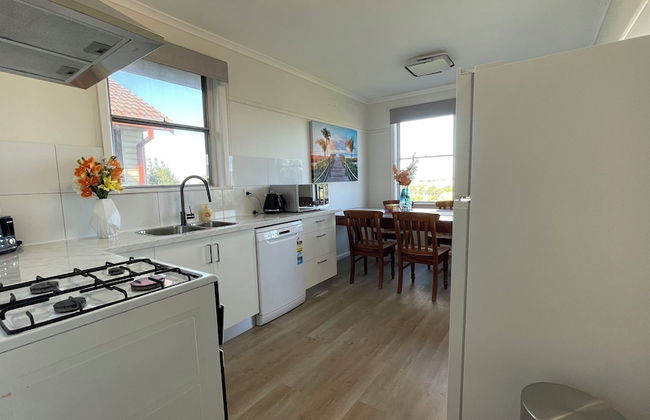 Morwell Pet friendly 3BM House - Photo 9