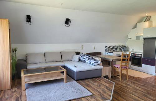 Komplette 4 Zimmer OG Wohnung - Foto 1