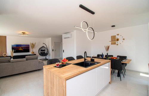 Villa Mina with a private pool in Pula - Photo 4